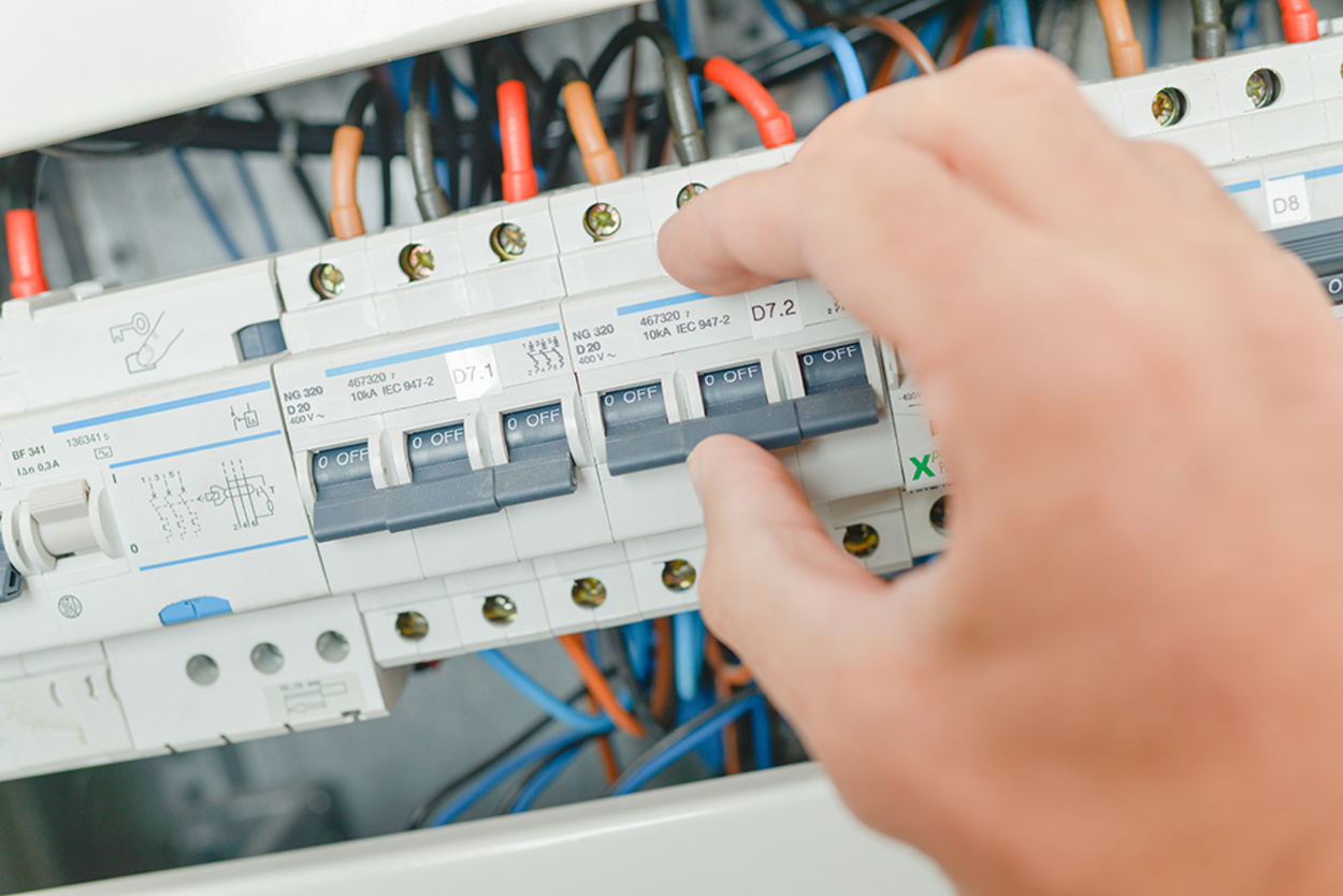 Schalt­schrank­bau bei Elektro-Sichert e.K. in Wolframs-Eschenbach